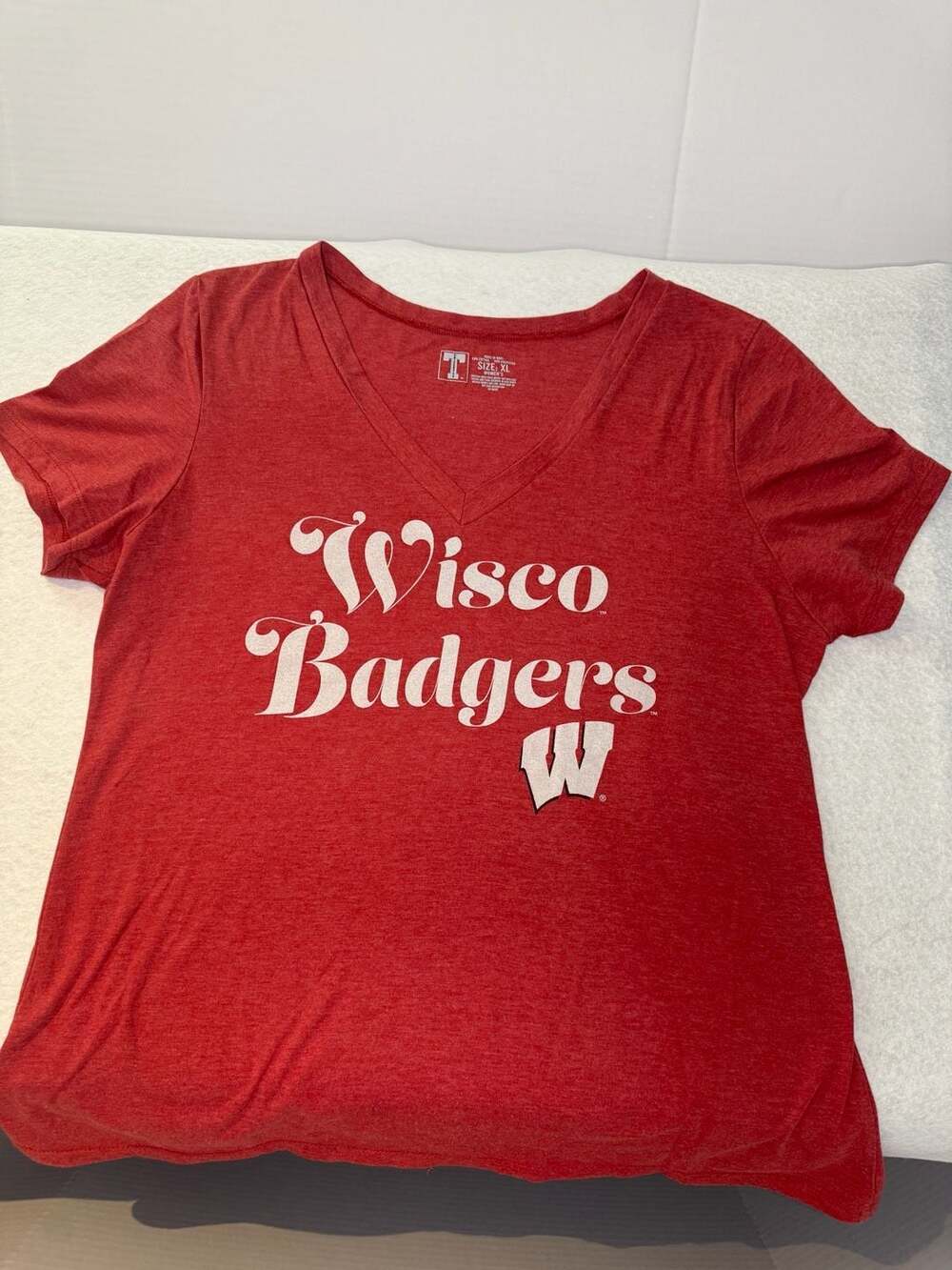 Wisconsin Badgers Women's V-Neck Short Sleeve T-Shirt Red Size XL